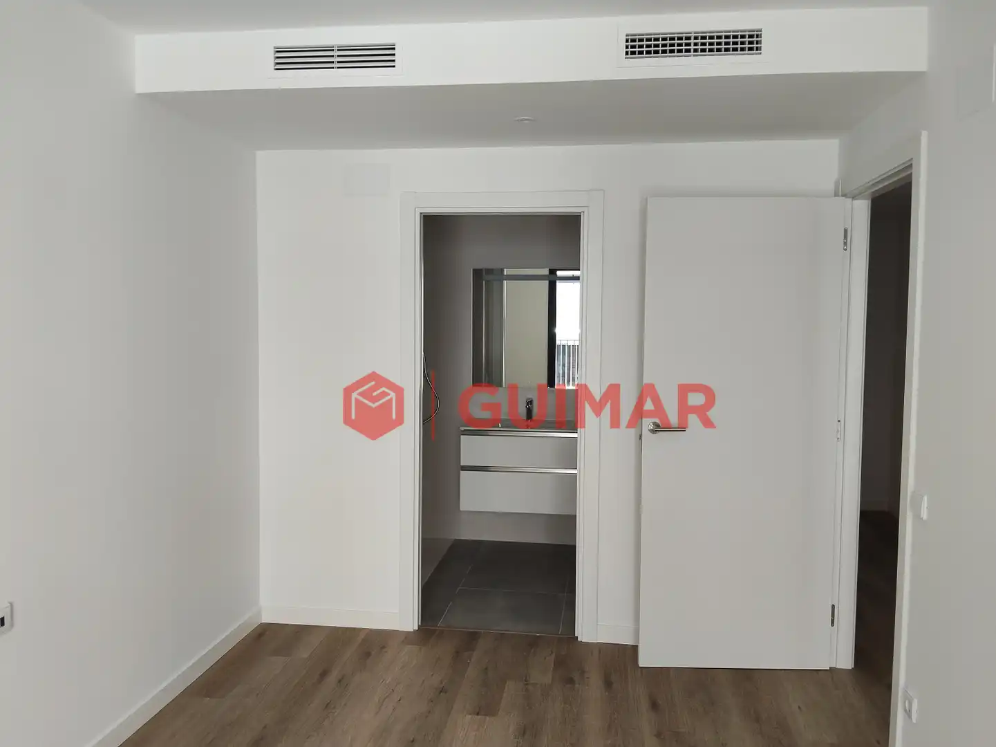 Schlafzimmer von Wohnung zum Verkauf in Sant Joan Despí mit Klimaanlage, Heizung und Privatgarten