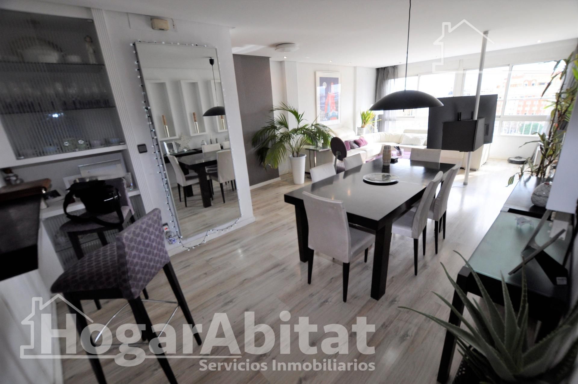 Living room of Flat for sale in  Valencia Capital  with Air Conditioner