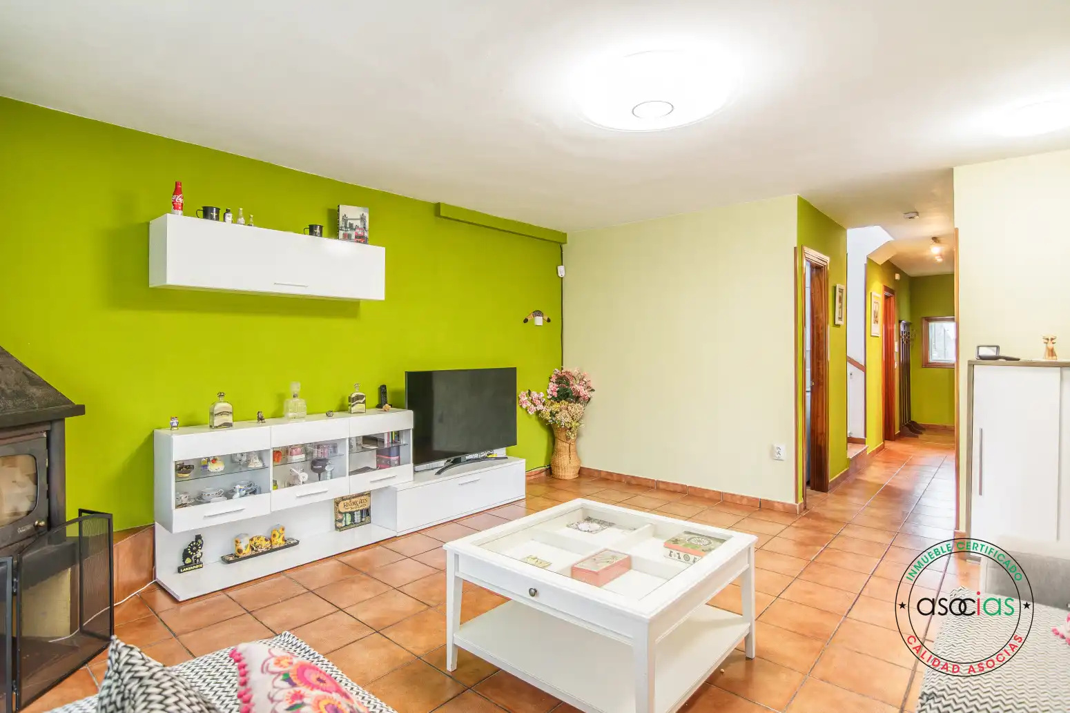 Sala d'estar de Casa o xalet en venda en Soto del Barco amb Calefacció, Jardí privat i Terrassa