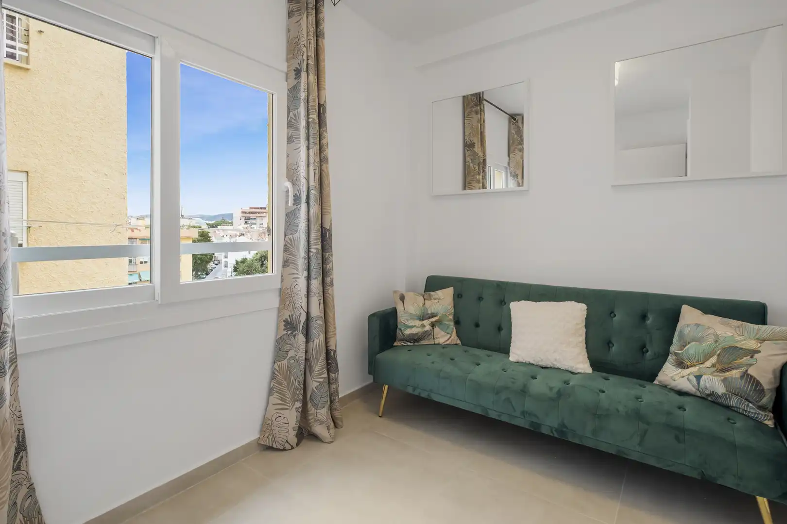 Habitación de Apartamento en venta en Estepona con Aire acondicionado, Terraza y Amueblado