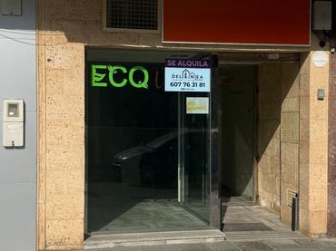 Local commercial à louer à Adra