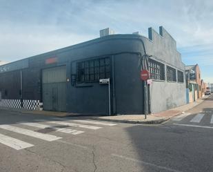 Vista exterior de Nau industrial de lloguer en Fuenlabrada amb Alarma