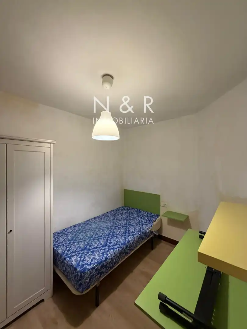 Habitación de Piso de alquiler en Santiago de Compostela  con Calefacción y Amueblado