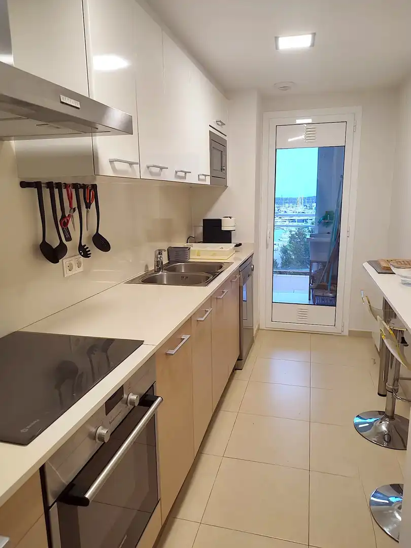 Cuina de Apartament de lloguer en Castell d'Aro, Platja d'Aro i s'Agaró amb Aire condicionat i Piscina