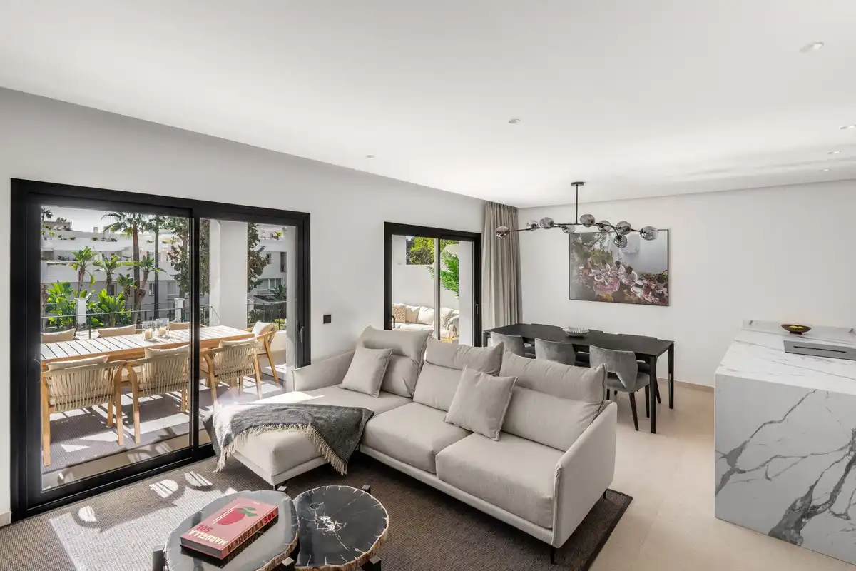 Dúplex con piscina en venta en Nueva Andalucía, imagen 2