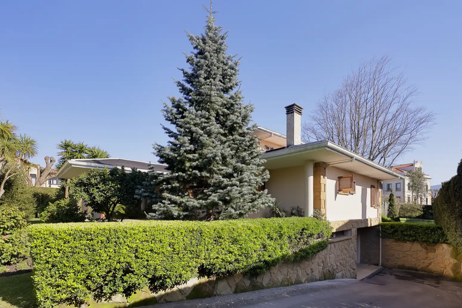 Vista exterior de Casa o xalet en venda en Gijón  amb Calefacció, Jardí privat i Parquet
