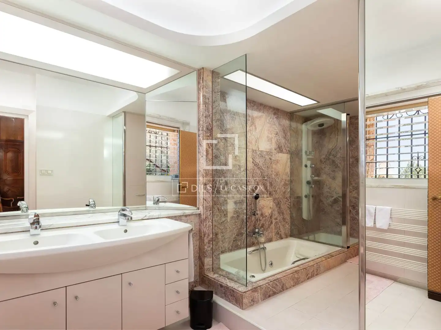 Badezimmer von Haus oder Chalet zum Verkauf in Roses mit Privatgarten, Parkett und Terrasse