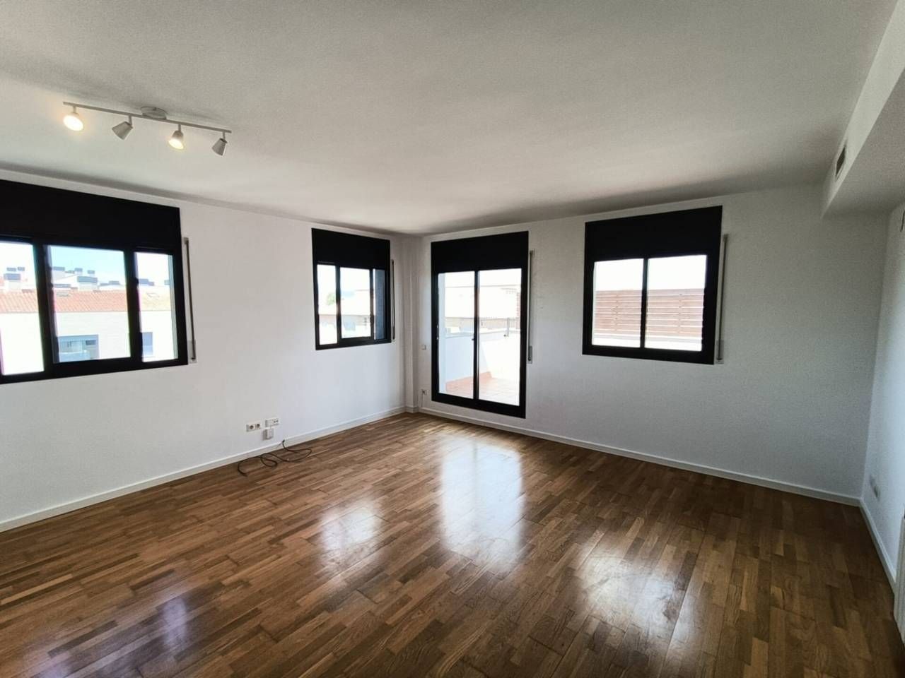 Living room of Attic for sale in Girona Capital  with Air Conditioner, Heating and Parquet flooring