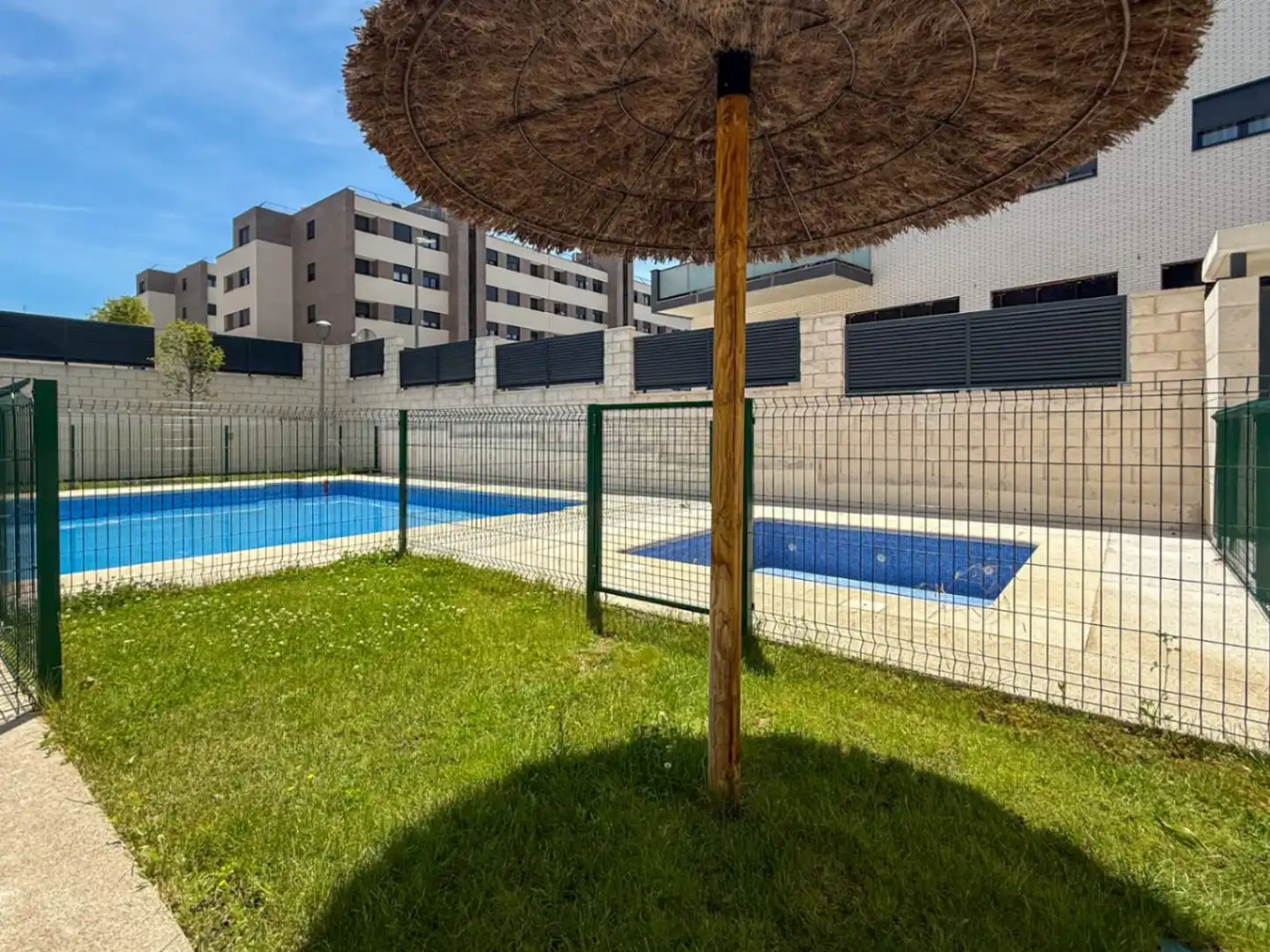 Piscina de Piso en venta en Guadalajara con Aire acondicionado, Calefacción y Terraza