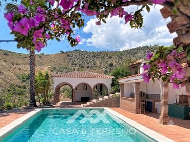 Casa amb piscina en venda a Diseminados Diseminados