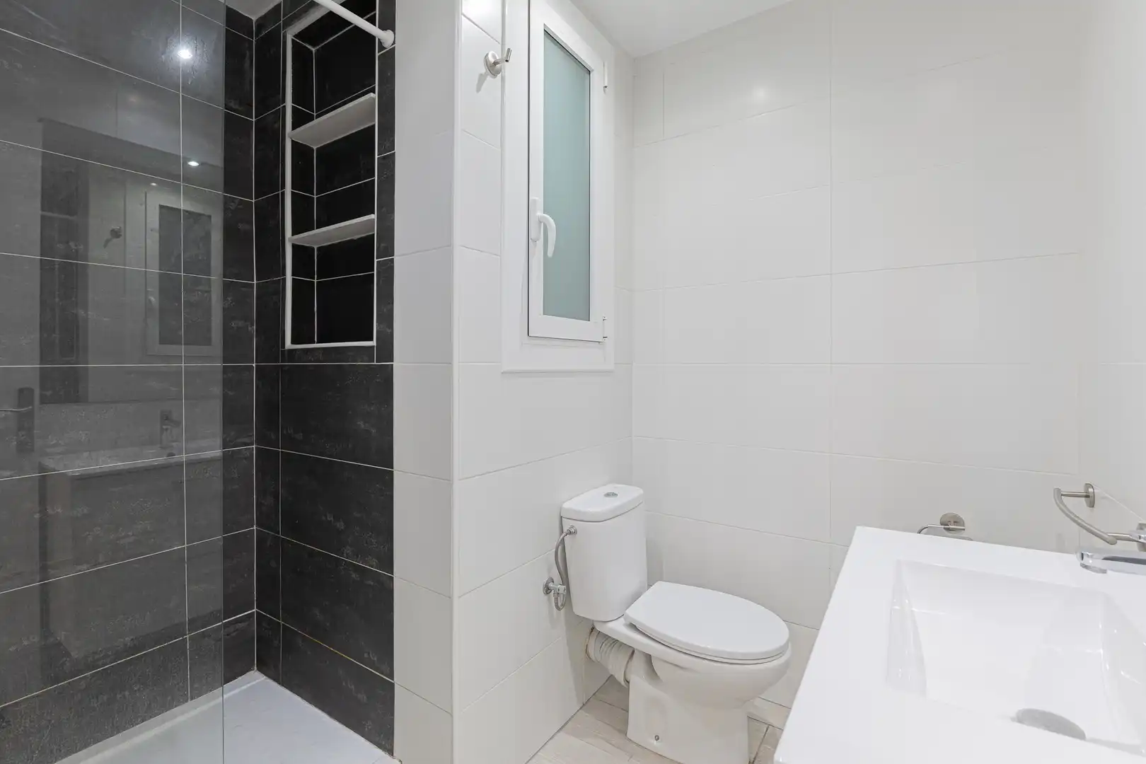Baño de Piso en venta en Barcelona con Aire acondicionado, Calefacción y Terraza