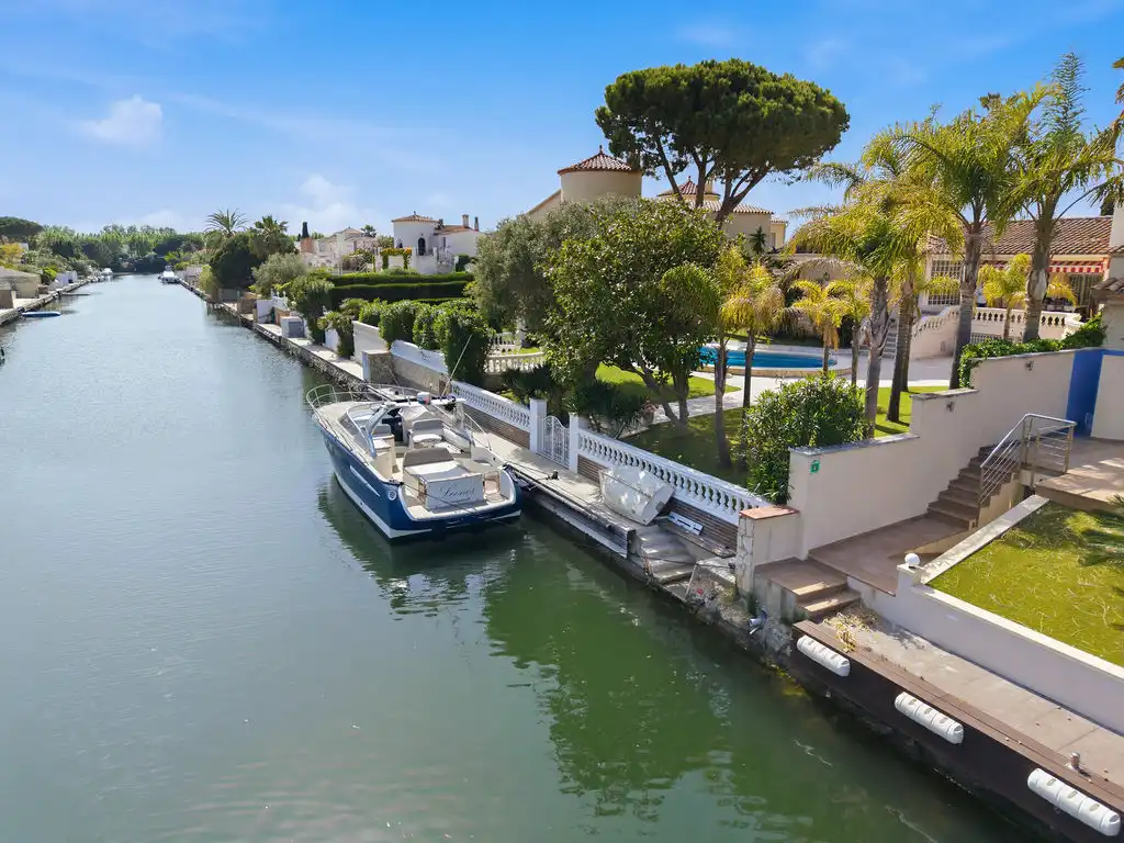 Casa con piscina en venta en Carrer Noguera, imagen 5