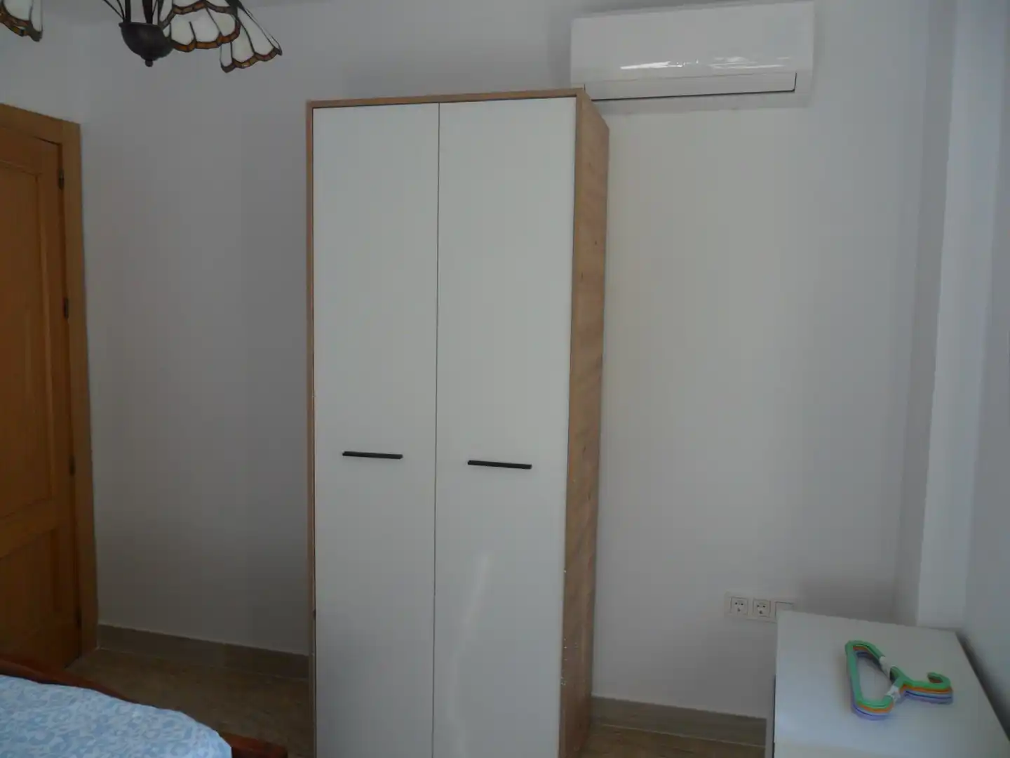 Dormitori de Pis de lloguer en Granada amb Aire condicionat, Terrassa i Moblat