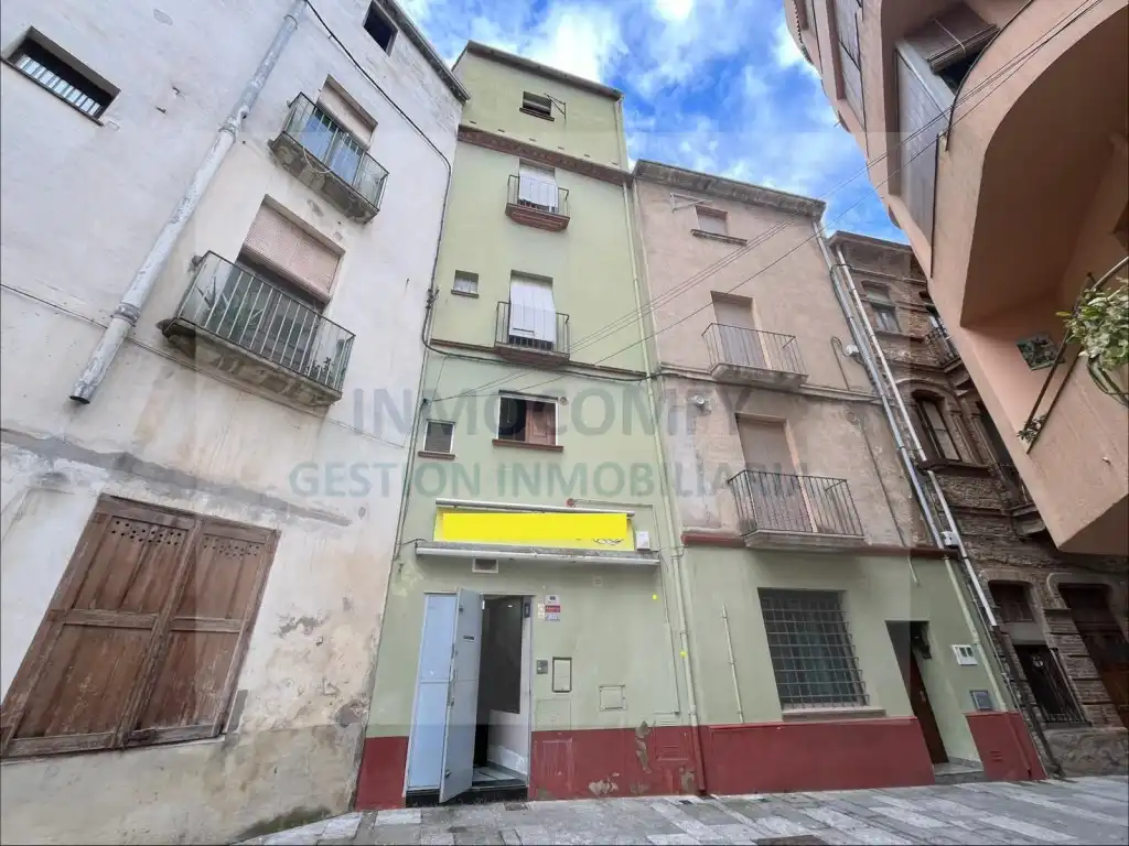 Casa en venda a Calle Pella I Forgas