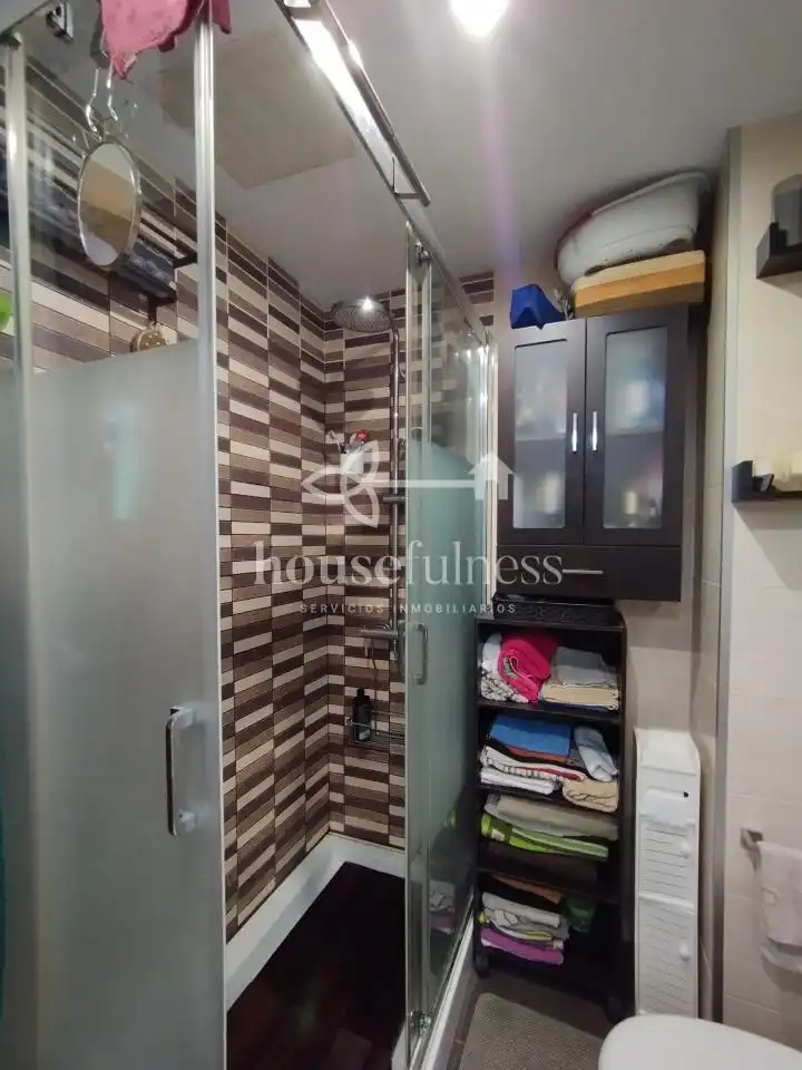 Badezimmer von Wohnung zum Verkauf in Ferrol mit Heizung, Abstellraum und Möbliert