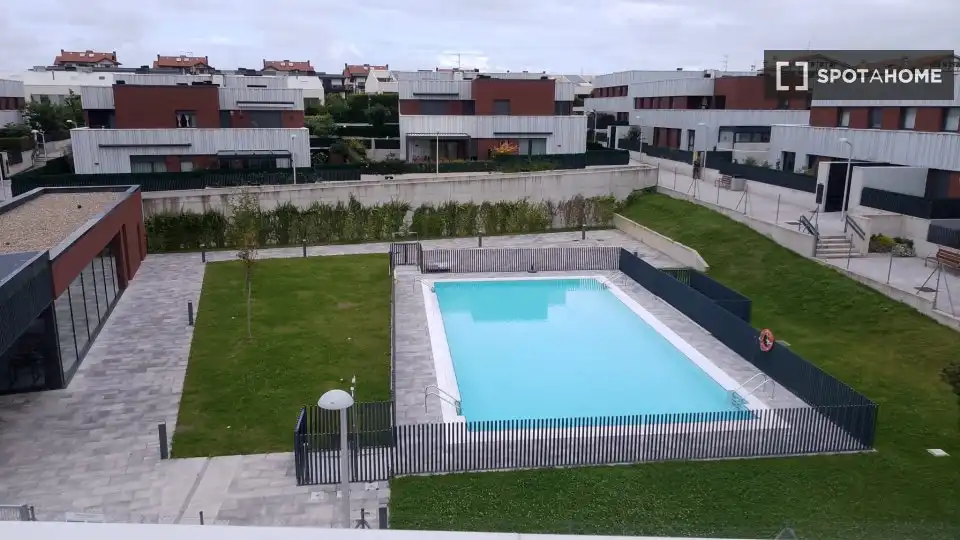 Piscina de Pis per a compartir en Sopela amb Aire condicionat, Calefacció i Moblat