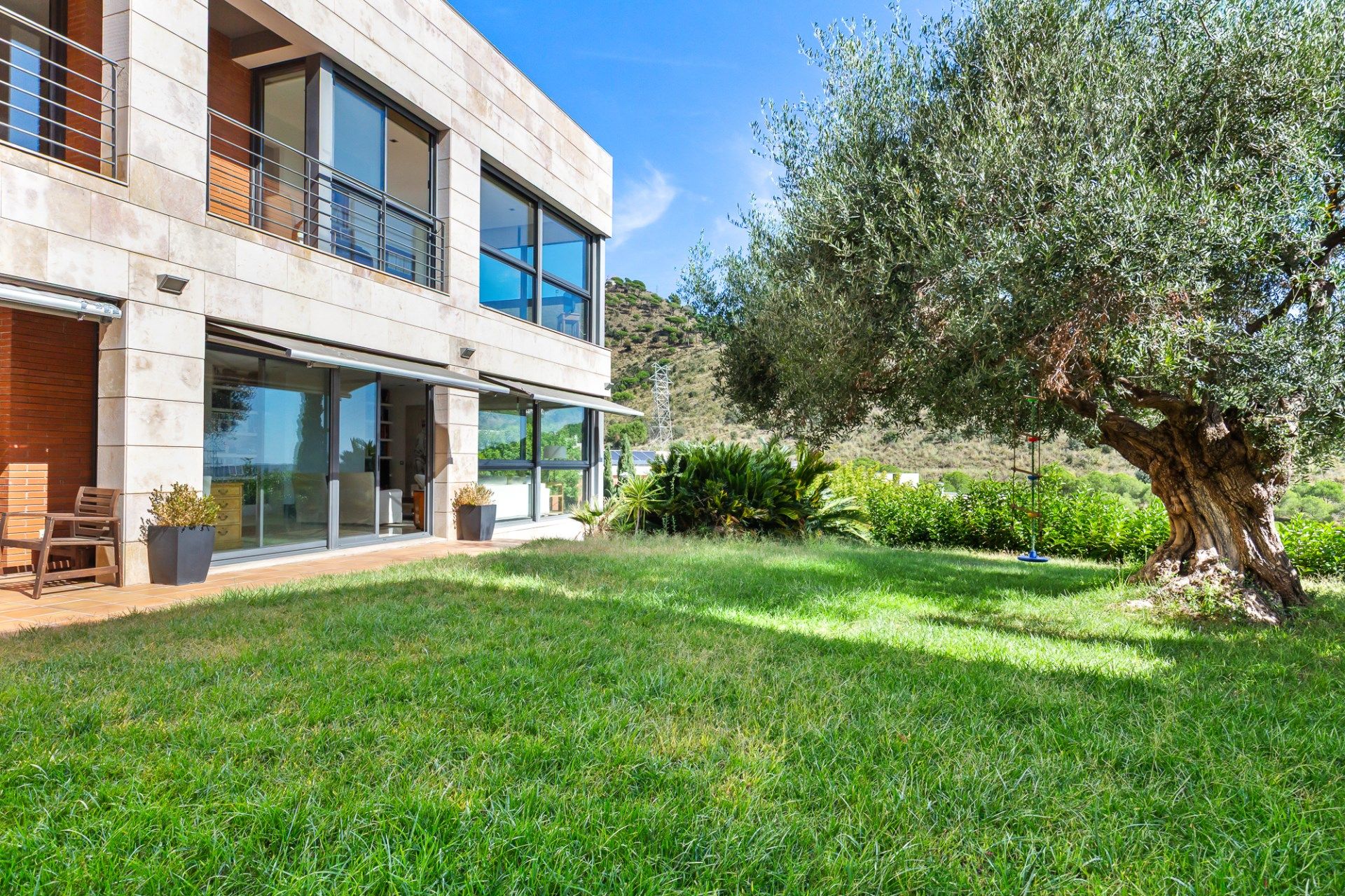 Vista exterior de Casa o chalet en venta en Esplugues de Llobregat con Aire acondicionado, Calefacción y Terraza