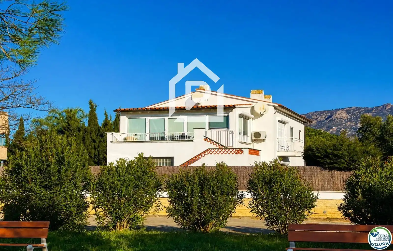 Villa mit Pool zum Verkauf in Castanyer
