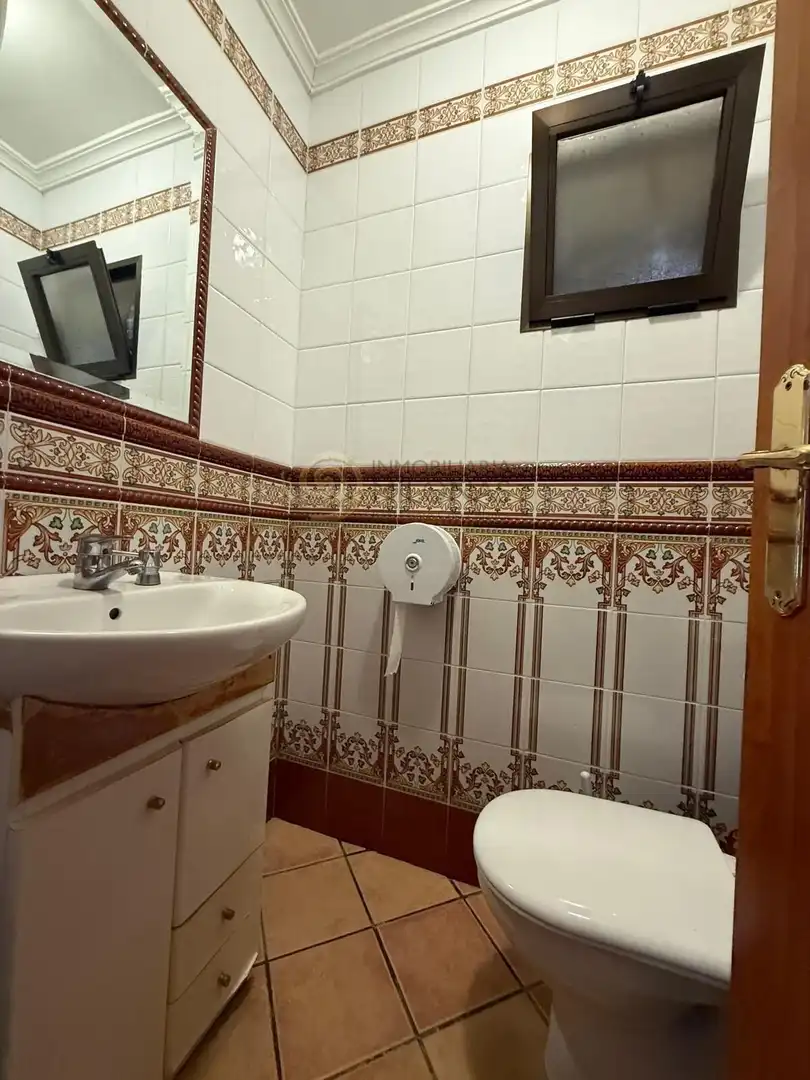 Baño de Local en venta en Madrid con Amueblado