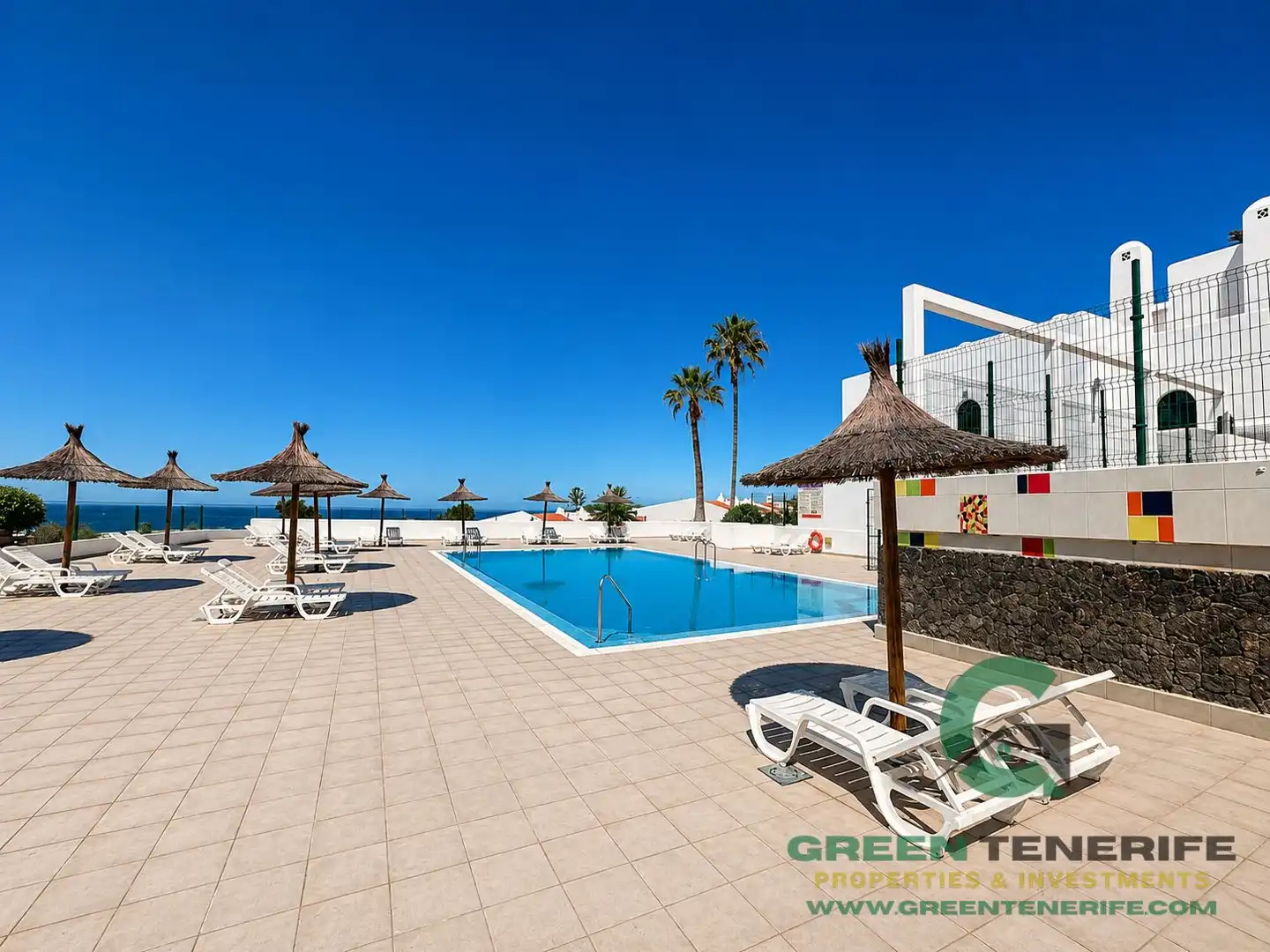 Exterior view of Flat for sale in Adeje  with Terrace, Swimming Pool and Balcony