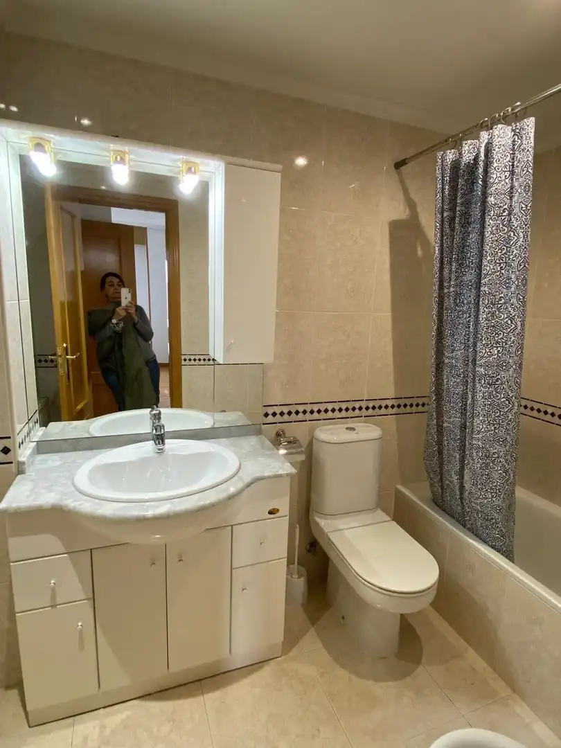 Baño de Piso de alquiler en Burgos con Calefacción
