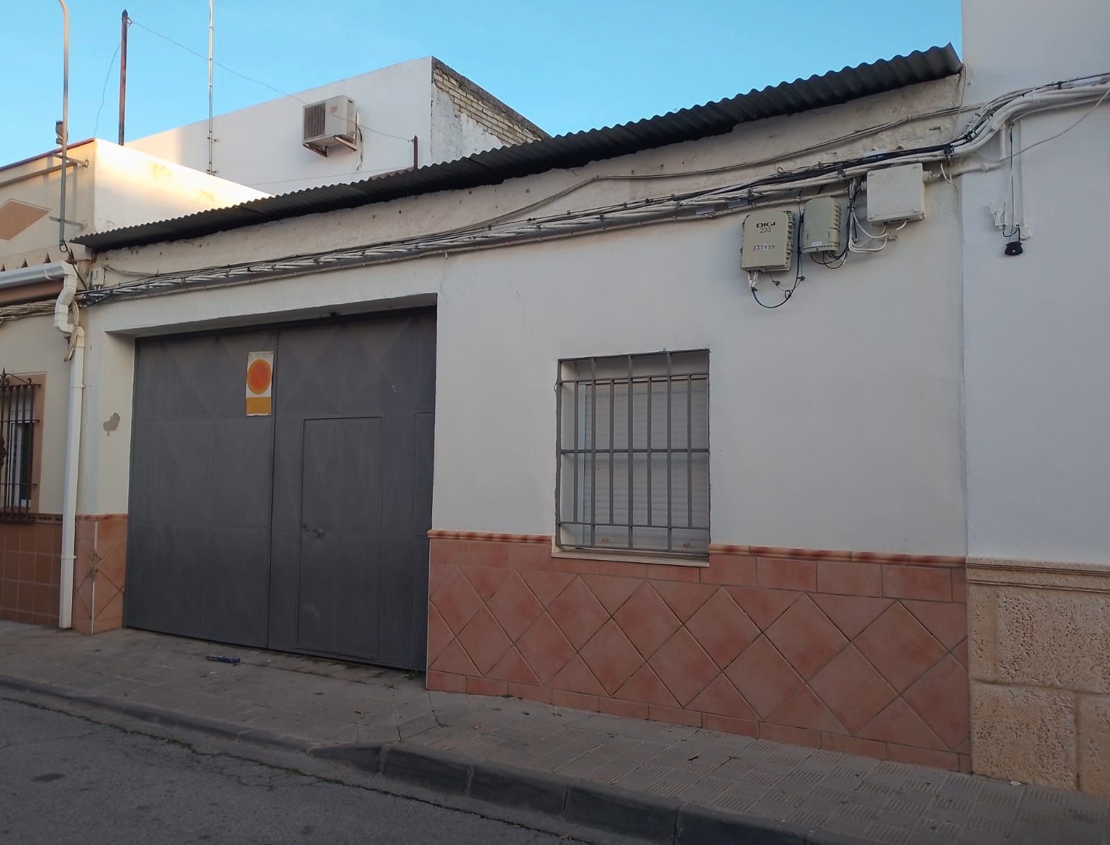 Vista exterior de Garatge de lloguer en Utrera