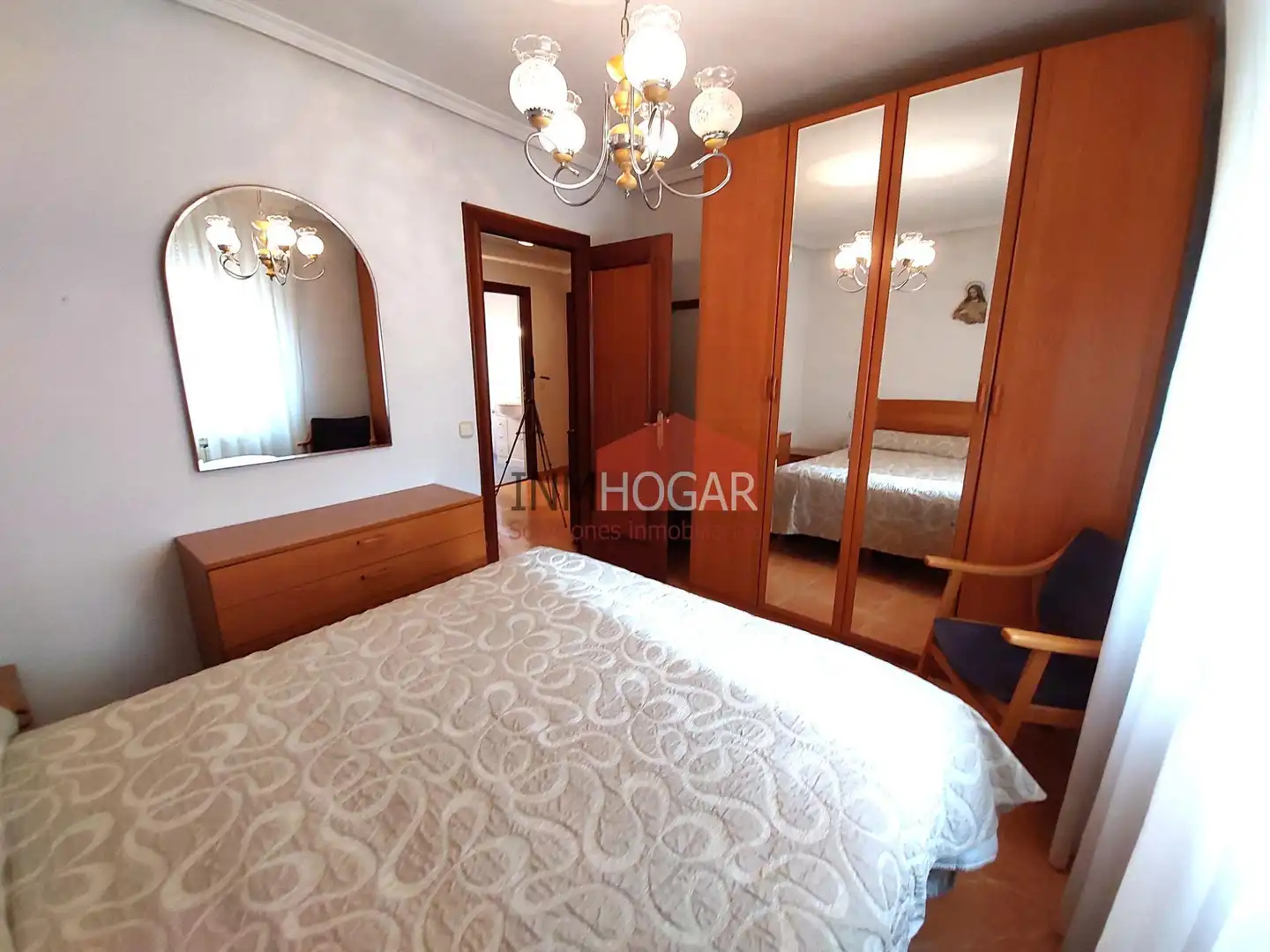 Dormitori de Casa o xalet en venda en Ávila amb Calefacció, Traster i Moblat