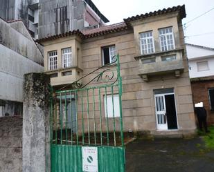 Vista exterior de Casa o xalet en venda en Poio amb Jardí privat, Terrassa i Balcó