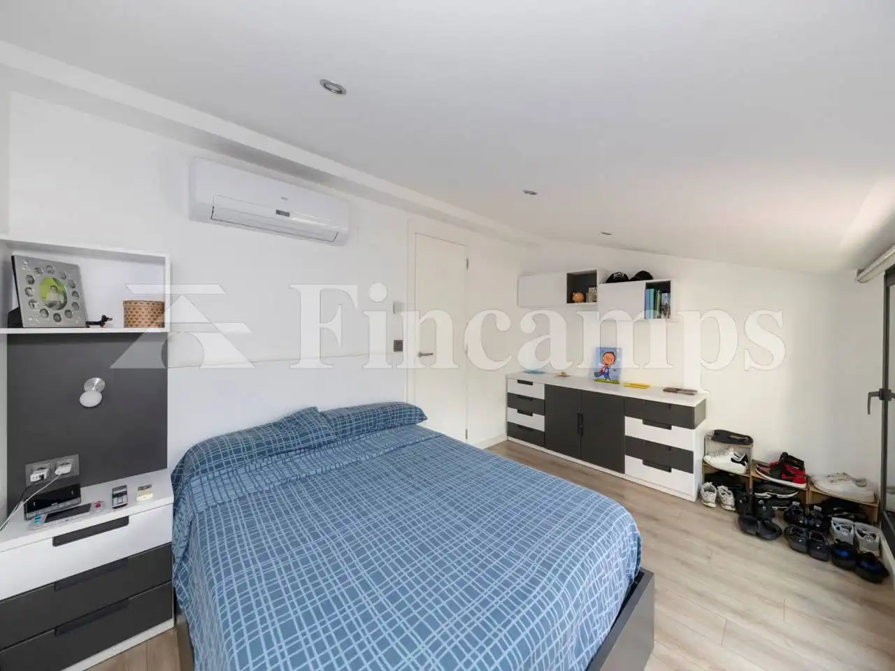 Bedroom of Detached homes for sale in Sabadell  with Air Conditioner, Heating and Private garden