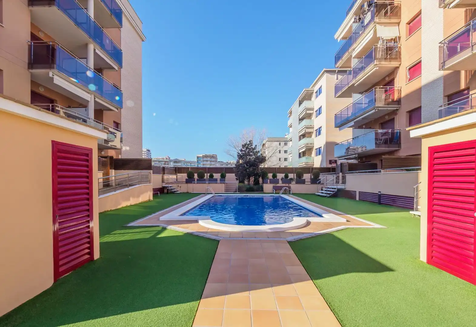 Schwimmbecken von Dachboden zum Verkauf in Calafell mit Heizung, Terrasse und Gemeinschaftspool