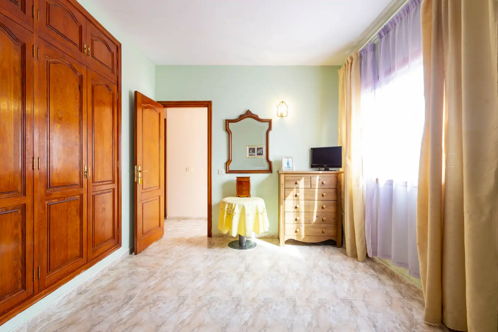 Schlafzimmer von Einfamilien-Reihenhaus zum Verkauf in Los Realejos mit Privatgarten, Terrasse und Abstellraum