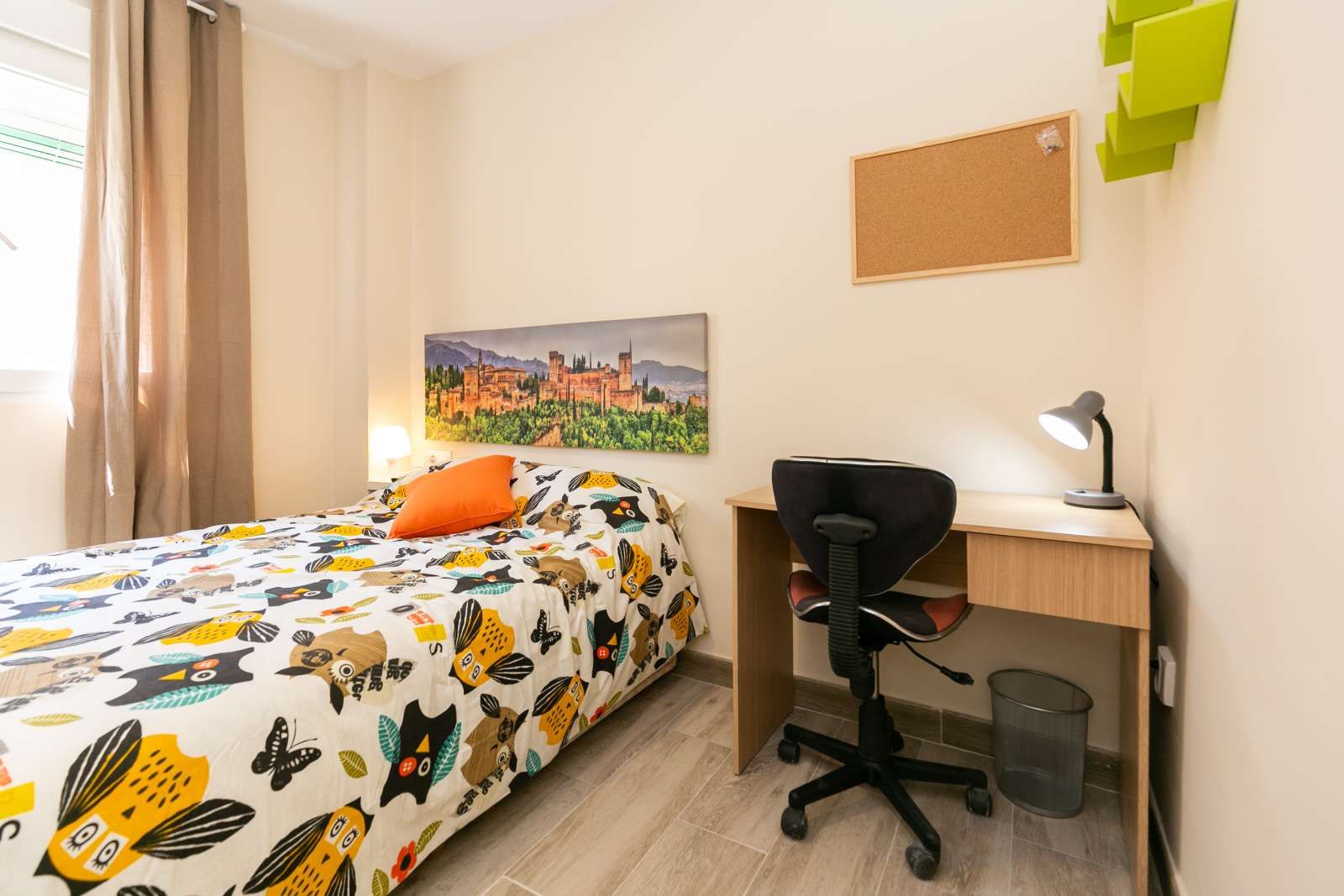Bedroom of Flat to share in  Granada Capital  with Air Conditioner, Heating and Terrace