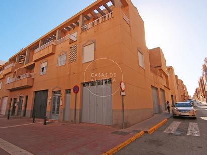 Vista exterior de Casa adosada en venda en El Ejido amb Aire condicionat, Terrassa i Balcó