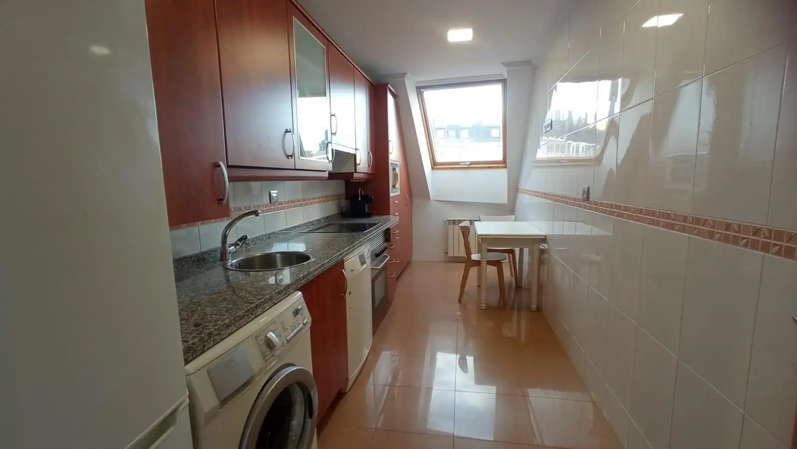 Cocina de Ático de alquiler en Oviedo  con Calefacción, Terraza y Trastero
