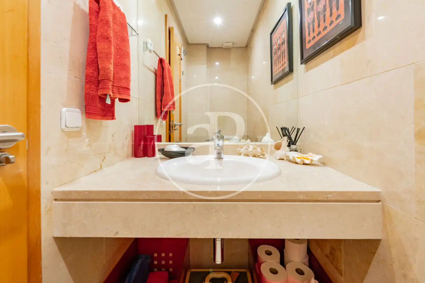 Baño de Casa adosada en venta en Madrid con Aire acondicionado, Calefacción y Jardín privado