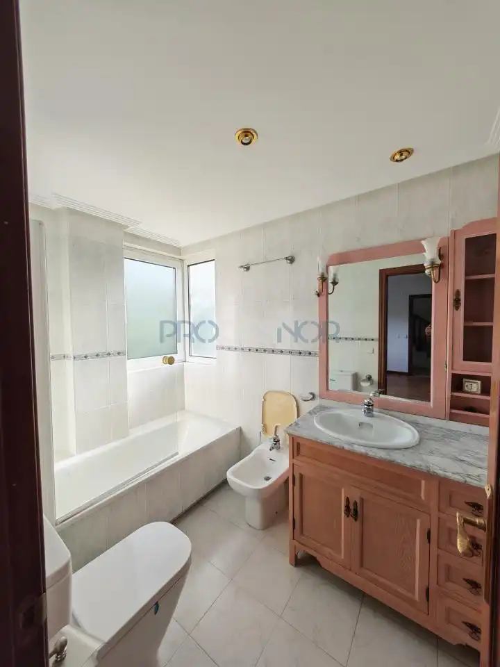 Baño de Casa o chalet en venta en Sariegos con Calefacción, Jardín privado y Terraza