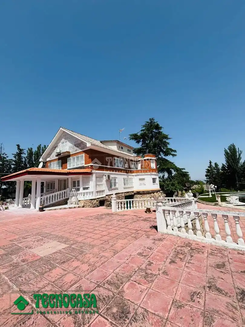 Vista exterior de Casa o chalet en venta en Casarrubios del Monte