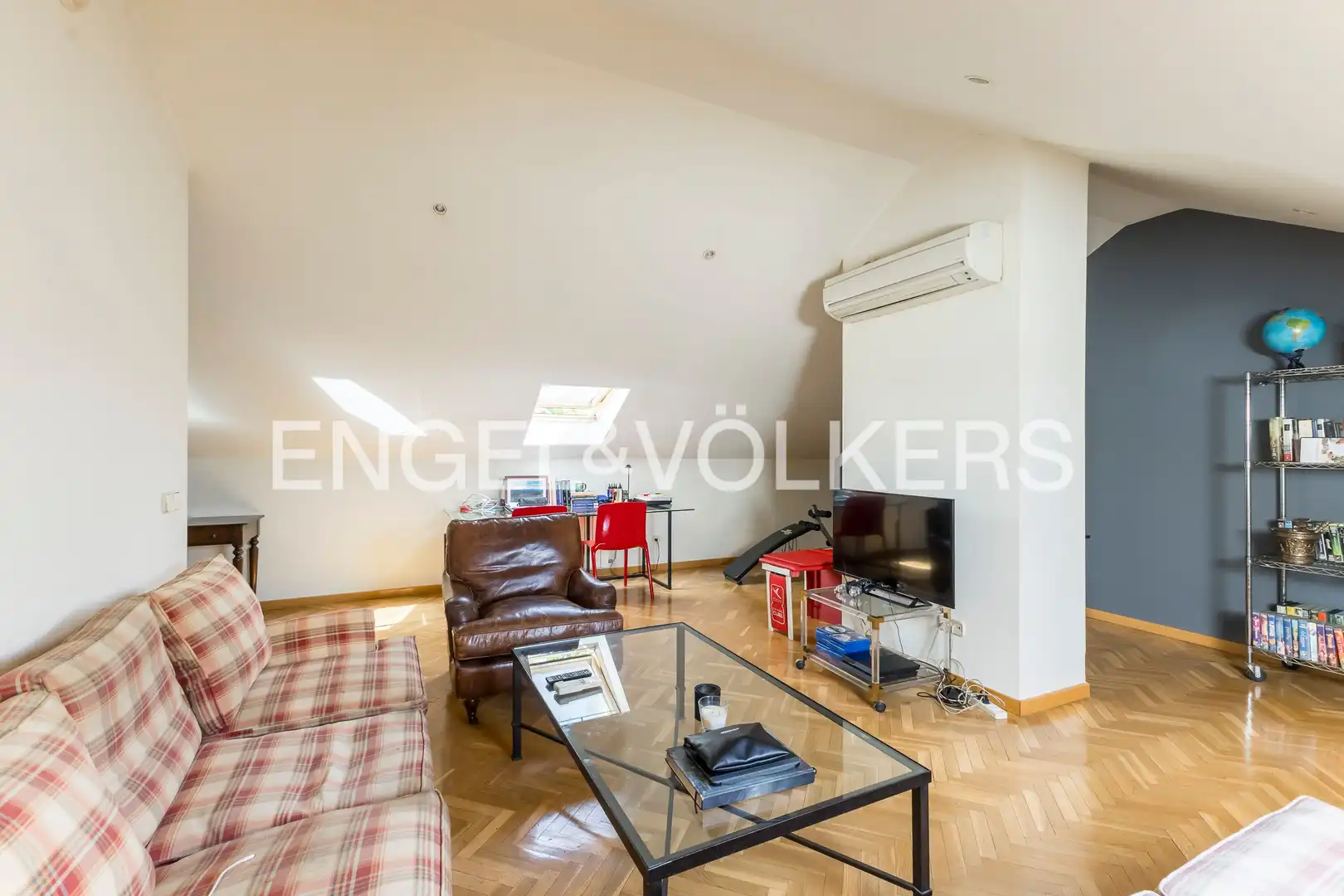 Living room of Detached homes for sale in Madrid  with Air Conditioner, Heating and Private garden