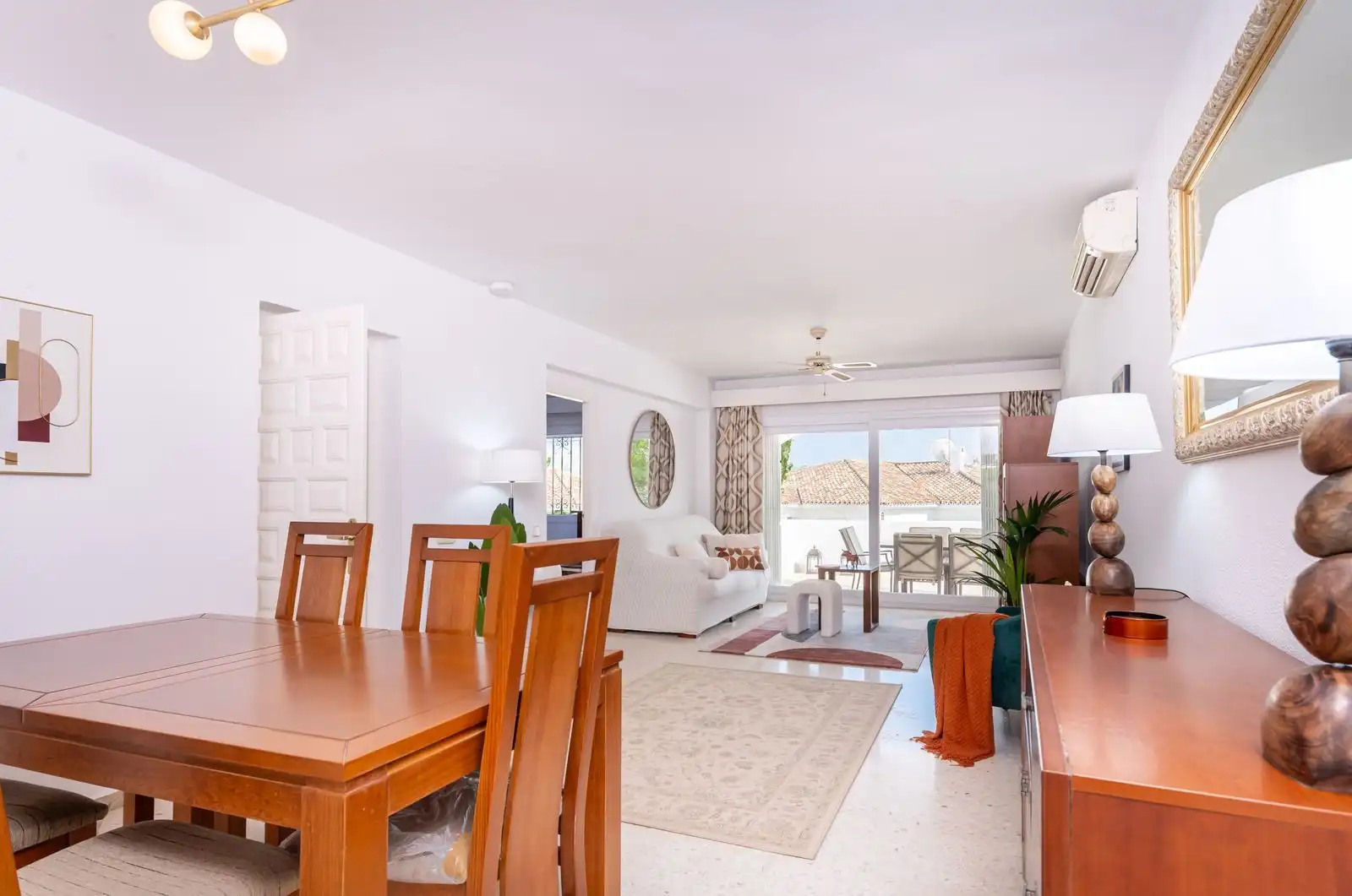 Comedor de Piso en venta en Estepona con Aire acondicionado, Terraza y Amueblado