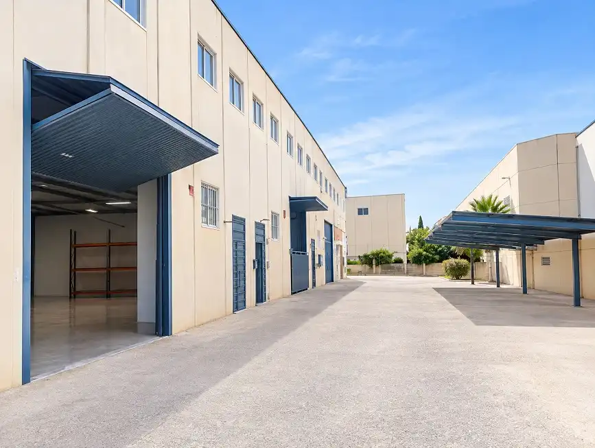 Fabrikhallen zur Miete in Torrellano
