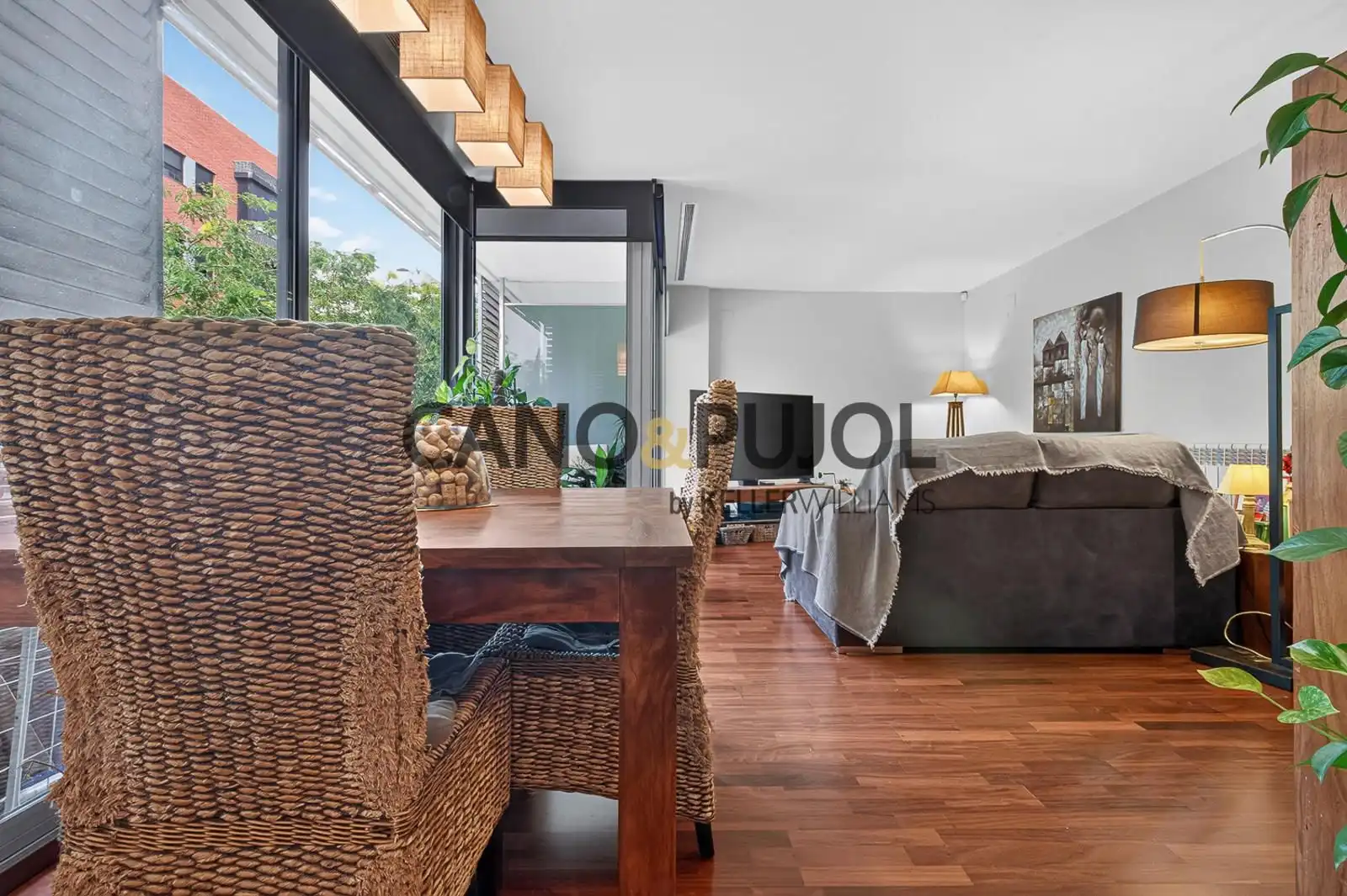 Sala d'estar de Pis en venda en Sant Cugat del Vallès amb Aire condicionat, Calefacció i Parquet