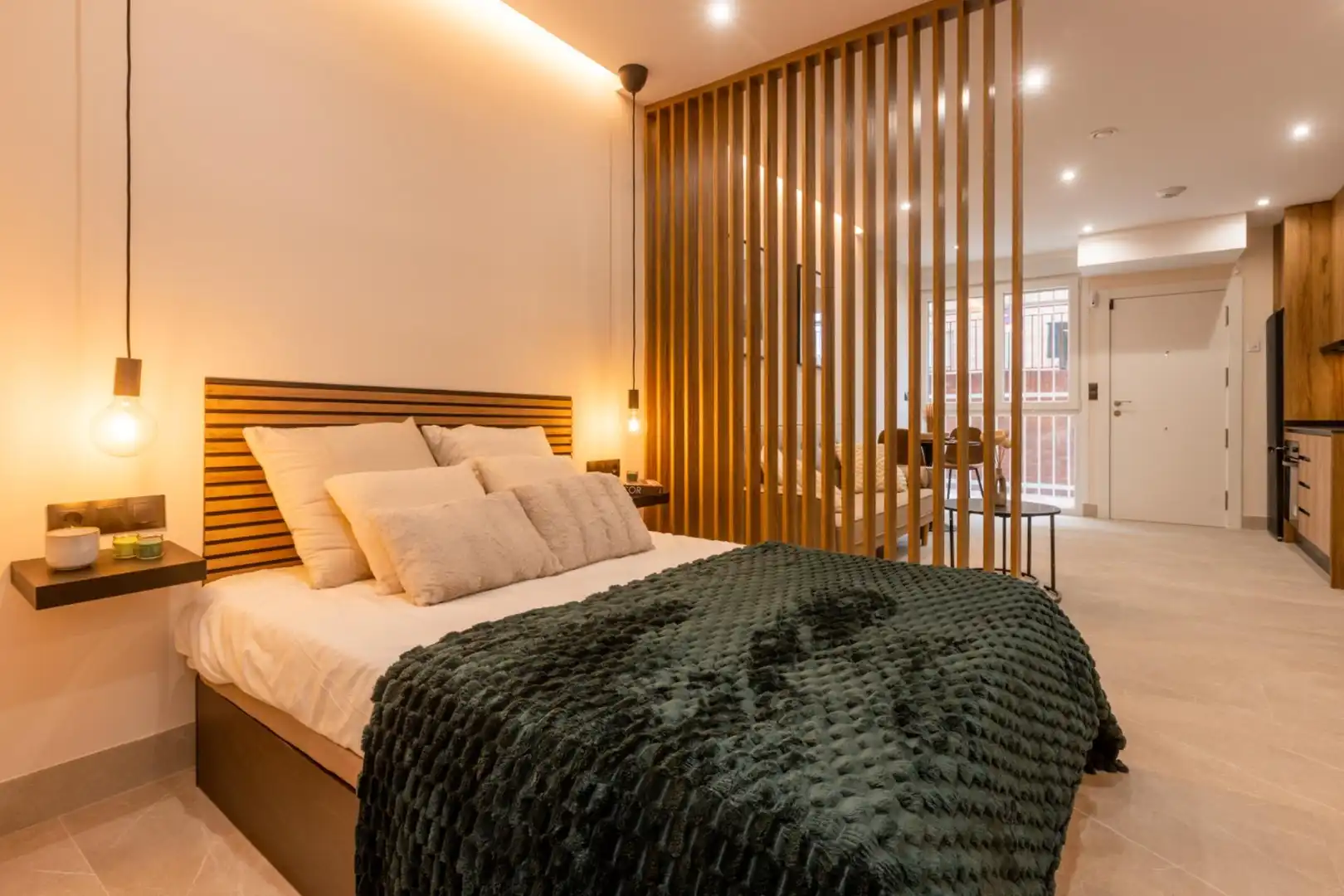 Schlafzimmer von Loft zum Verkauf in Granada mit Klimaanlage und Möbliert