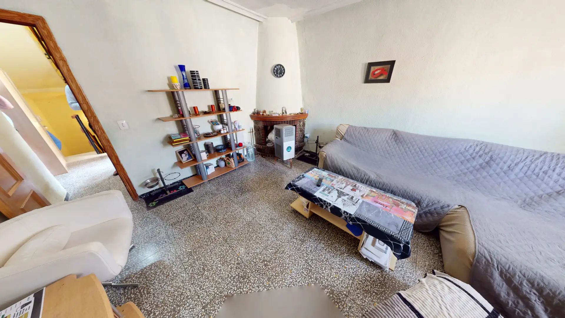Sala d'estar de Casa adosada en venda en Algueña amb Calefacció, Terrassa i Moblat