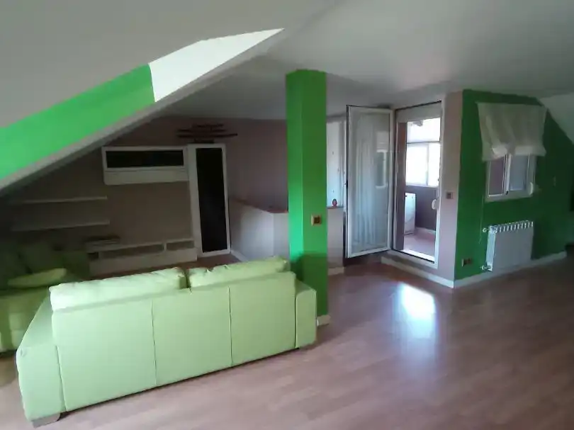 Sala d'estar de Casa adosada en venda en Alcalá de Henares amb Aire condicionat i Balcó