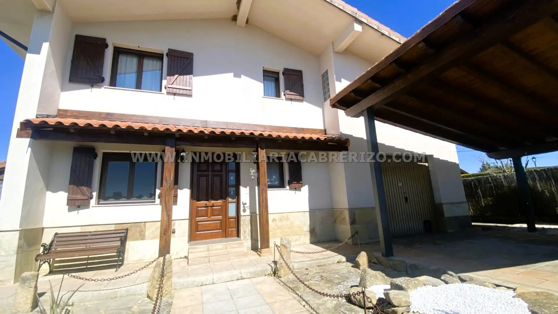 Vista exterior de Casa o xalet en venda en Olóriz / Oloritz amb Aire condicionat, Calefacció i Jardí privat