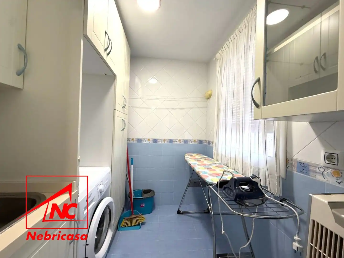 Cuina de Casa o xalet en venda en Lebrija amb Aire condicionat i Jardí privat