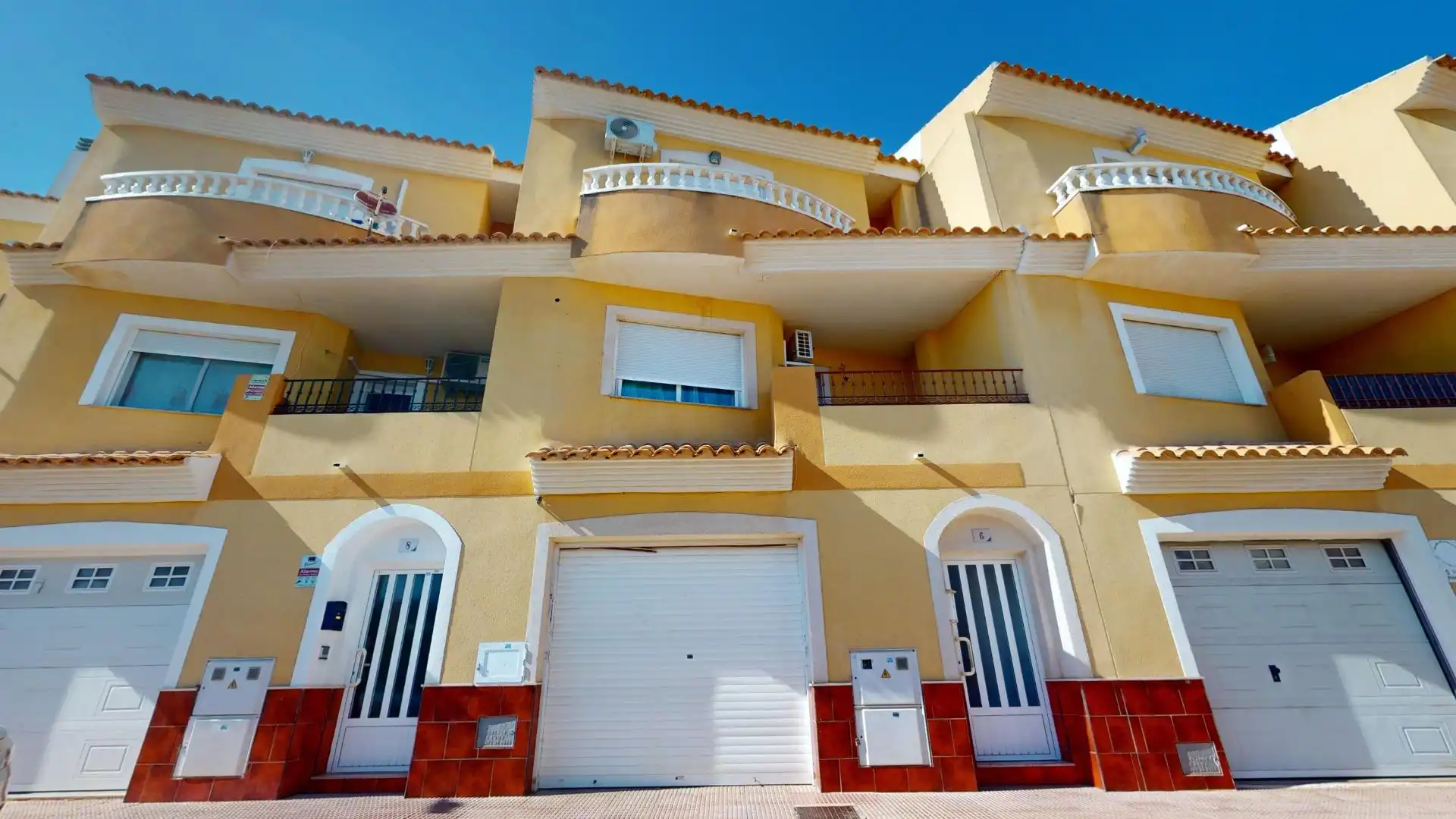 Vista exterior de Casa adosada en venta en Los Alcázares con Terraza y Balcón