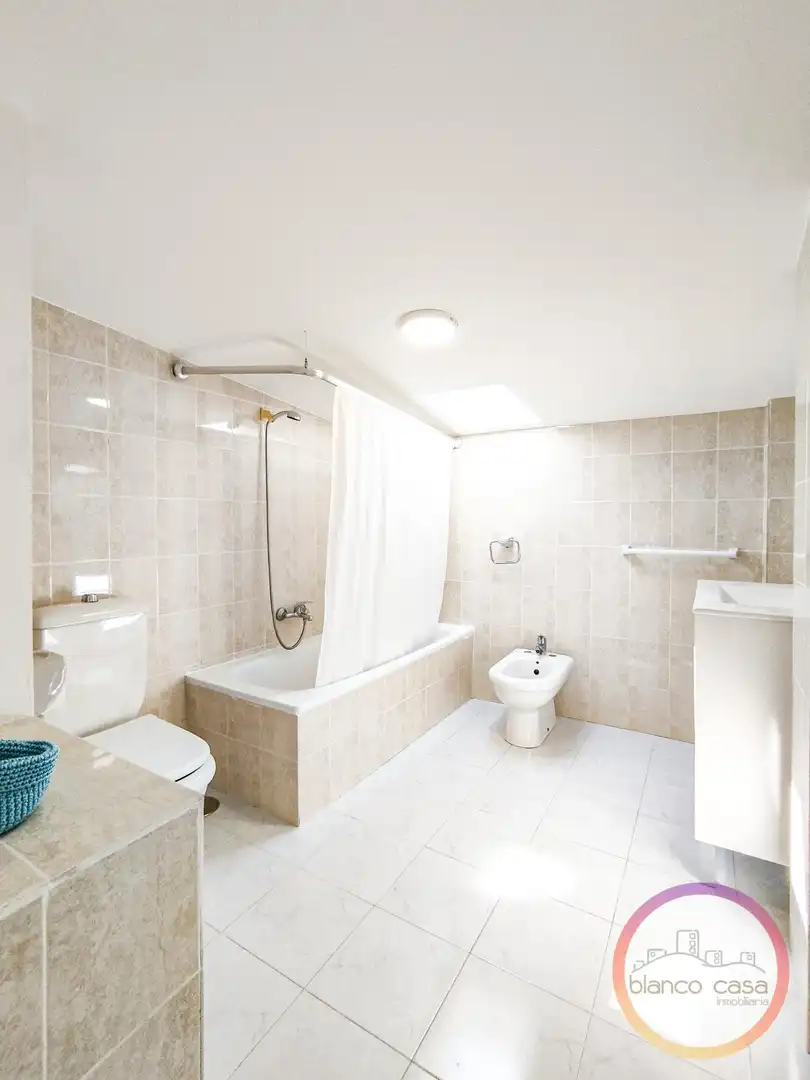 Badezimmer von Wohnung zur Miete in Fisterra mit Heizung und Möbliert