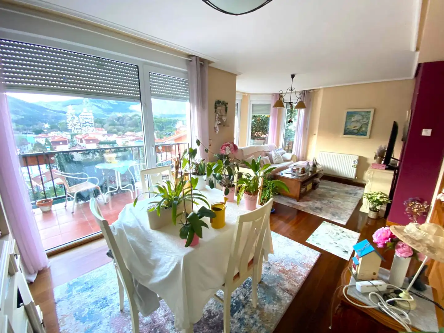 Living room of Detached homes for sale in Castro-Urdiales  with Heating, Private garden and Parquet flooring