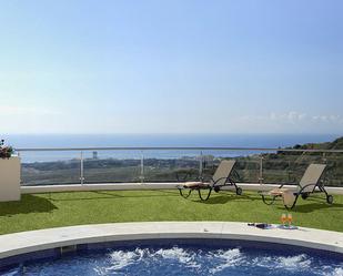 Piscina de Dúplex en venda en Marbella amb Aire condicionat, Terrassa i Piscina